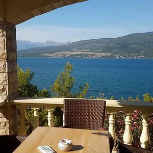 apartment-karin-donji-karin.hotelinzadar.com/